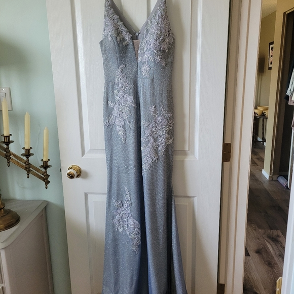 Mermaid Style Grad Dress - Picture 3 of 8